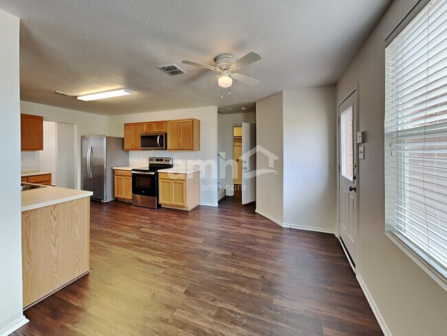 Building Photo - 1409 Laurel Ln