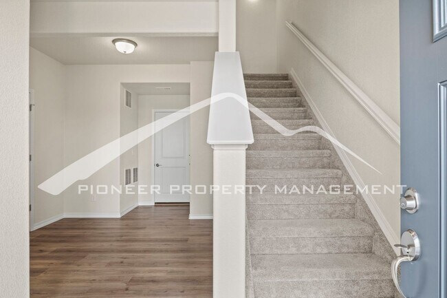 Foto del edificio - Modern 3-Bed + Office. Multi-Level Townhou...