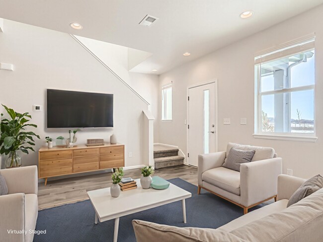 Foto del edificio - Newer 3BR Denver Townhome | 2-Car Garage | Modern Finishes