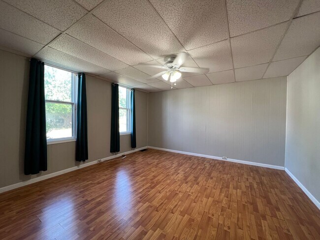 Building Photo - 609 S 14th