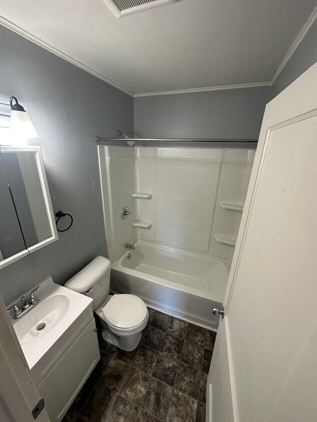 923925 Raton Ct Unit 925A, Manitowoc, WI 54220 Room for Rent in