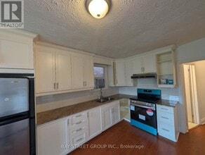 Building Photo - 209 Silverthorn Ave