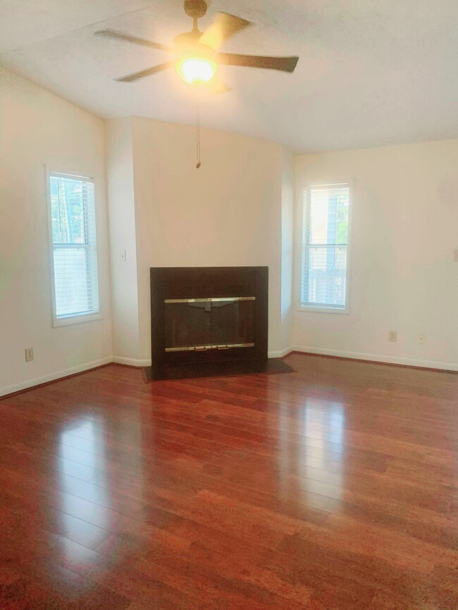 Building Photo - 677 Bartons Landing Pl