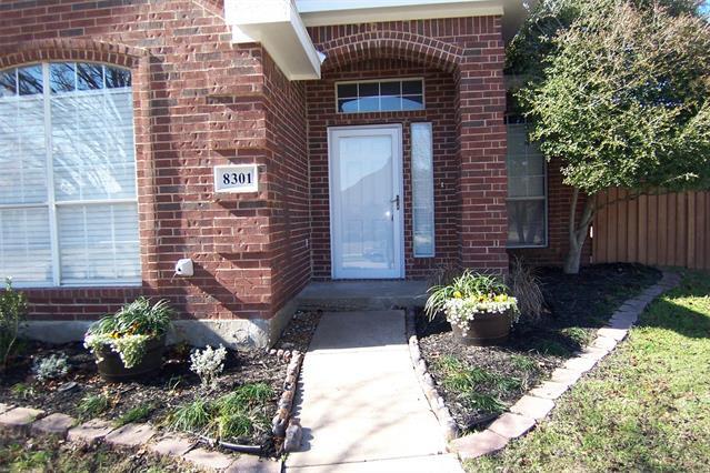 Foto del edificio - 8301 Bells St