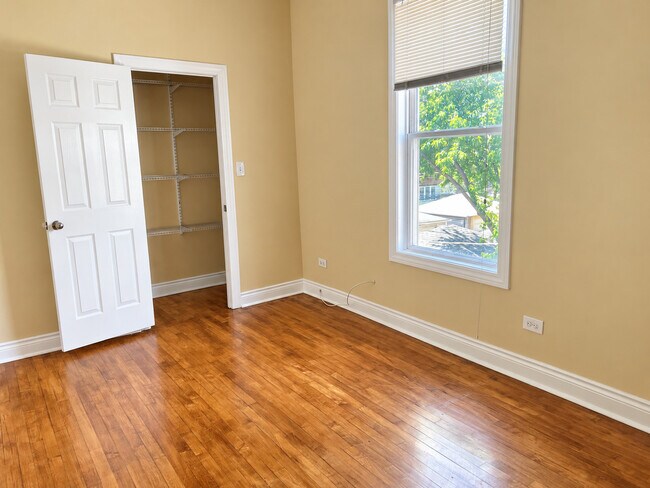 Foto del edificio - 3902 W Belden Ave
