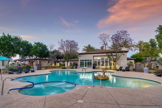 Verano Townhomes apartments — community photo - Verano Townhomes