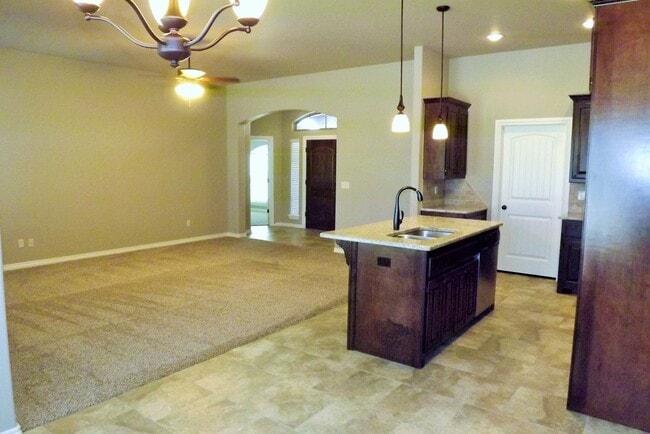 Building Photo - 529 Whispering Oaks Blvd
