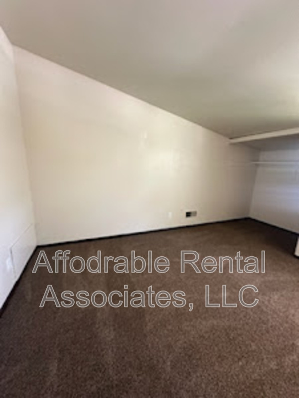 Foto principal - 8951A N 95th St