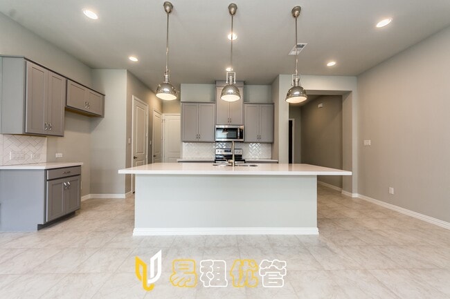 Adorable 3 Bedroom Townhouse-- Coming Soon! - Adorable 3 Bedroom Townhouse-- Coming Soon!