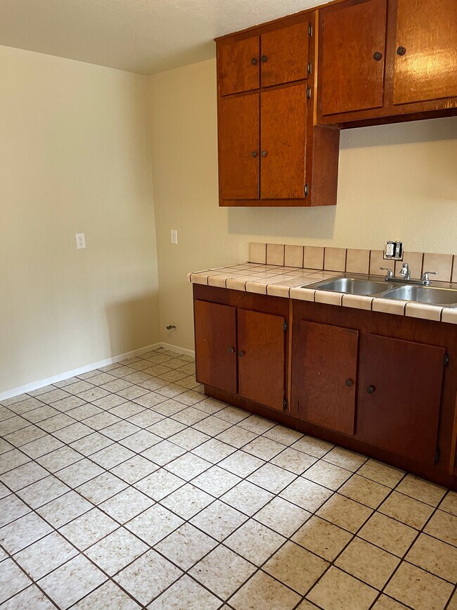 Building Photo - 11520 Archwood St