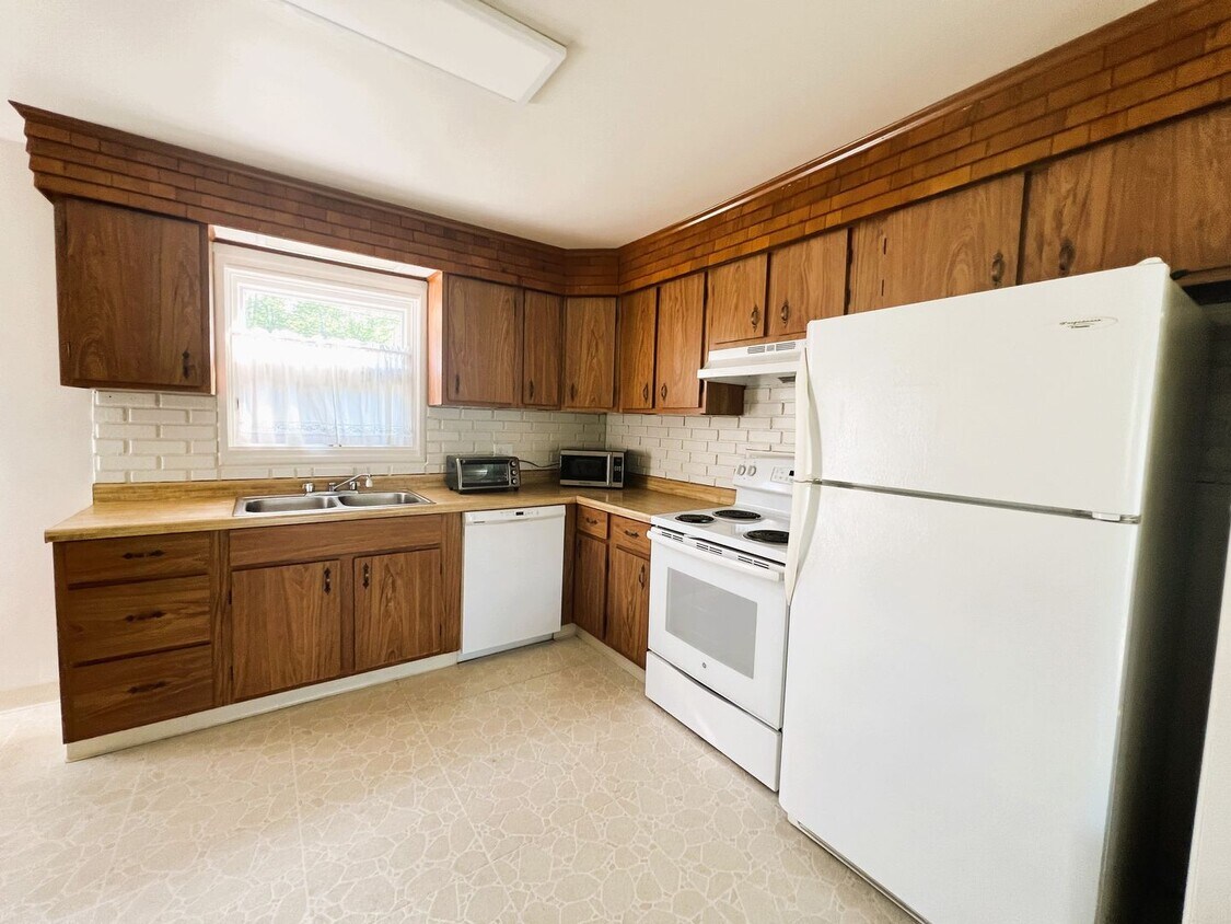 Primary Photo - Serene Lake House Rental - NEWLY REDUCED P...