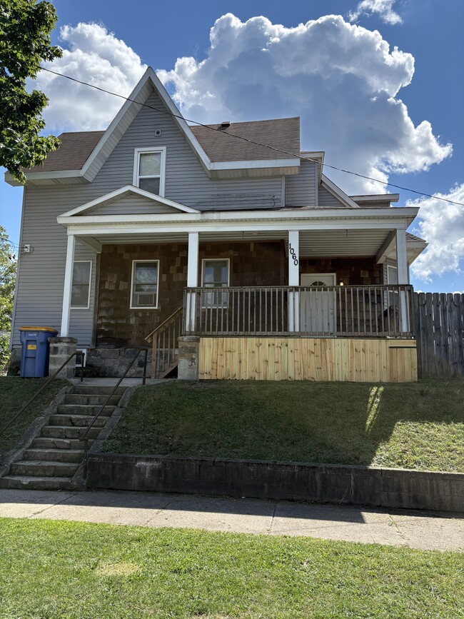 Building Photo - 1060 3rd St NW