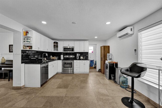 Foto del edificio - 901 NE 6th St