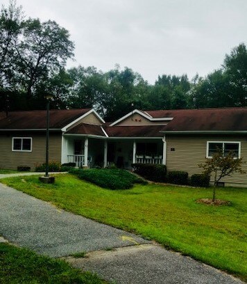13 buildings w/ 3 apts & shared porch - 1 Rye Field Rd