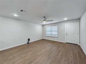 Building Photo - 6405 NW Kathleen St
