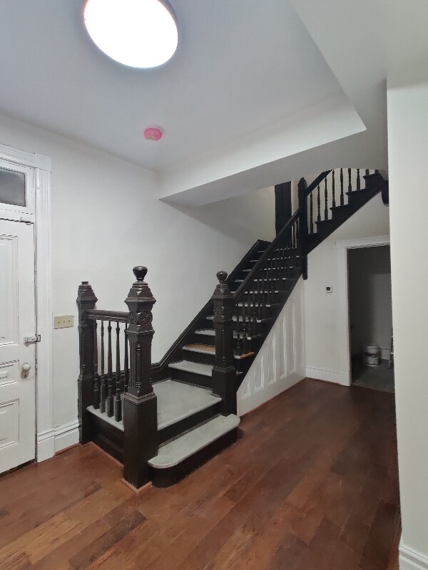 Building Photo - 202 18th St