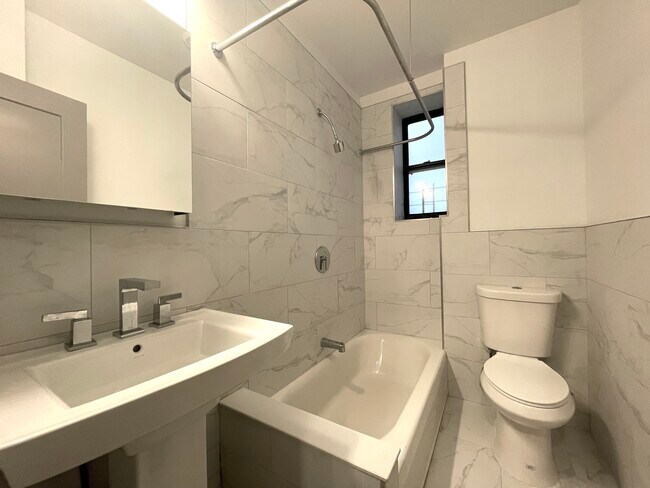 Foto del edificio - 130 Fort Washington Ave