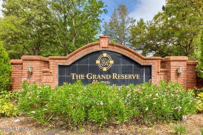 Foto del edificio - 13810 Sutton Park Dr N