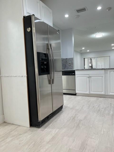 Foto del edificio - 447 Lakeview Dr