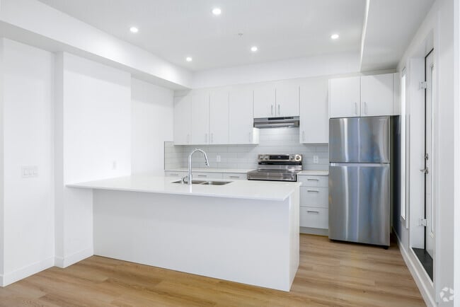 2BR, 2BA - Kitchen - Kings Landing