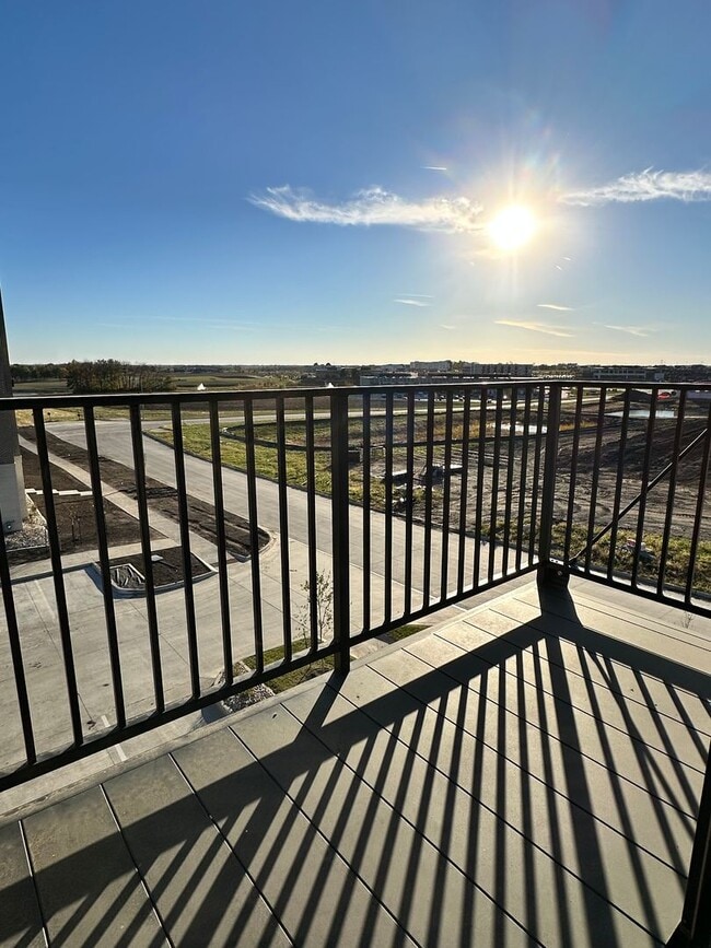 Foto del edificio - BRAND NEW! Top Floor 2-Bed Corner Private Balcony