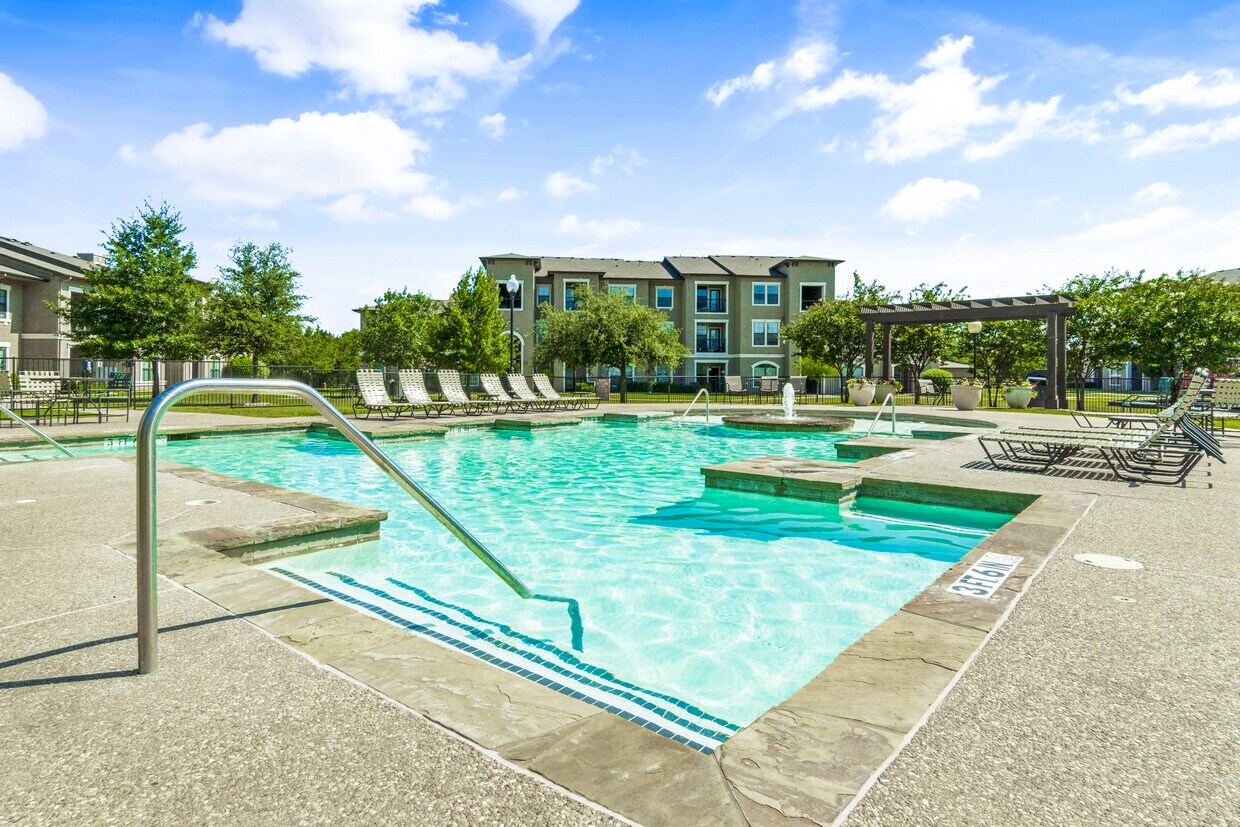 Bella Vista Apartments in Gainesville, TX