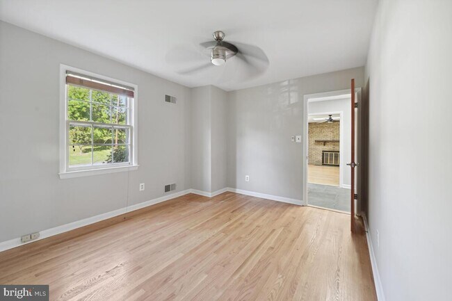 Foto del edificio - 11901 Greenleaf Ave