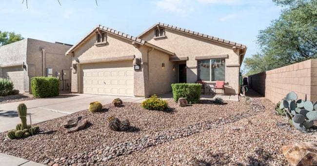 Foto del edificio - 4 bedroom 2 bath house