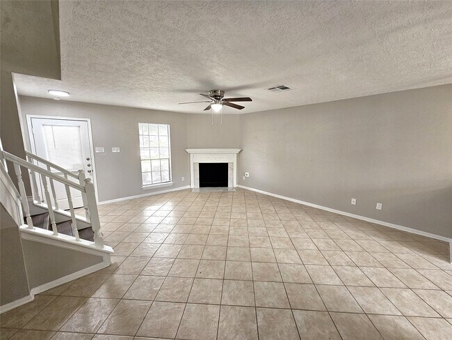 Foto del edificio - 17303 Saturn Ln