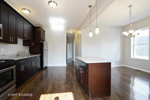 Foto del edificio - 5 bedroom in Chicago IL 60615