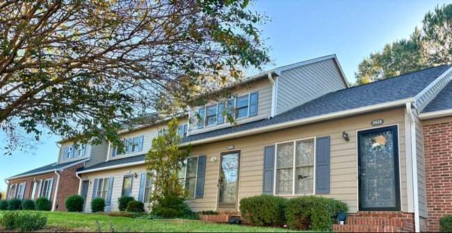 Building Photo - 2630 Hitchcock Dr