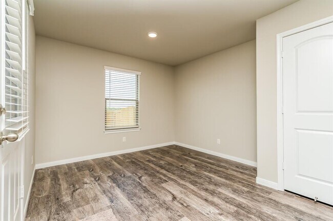 Building Photo - 901 NW 6th St