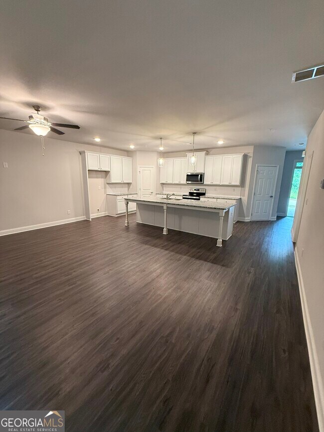 Building Photo - 2576 Mls Cmn Dr