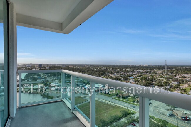 Building Photo - 231 Riverside Dr