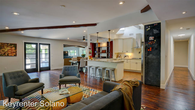 Building Photo - 4 br, 3.5 bath House - 625 Elwood Drive