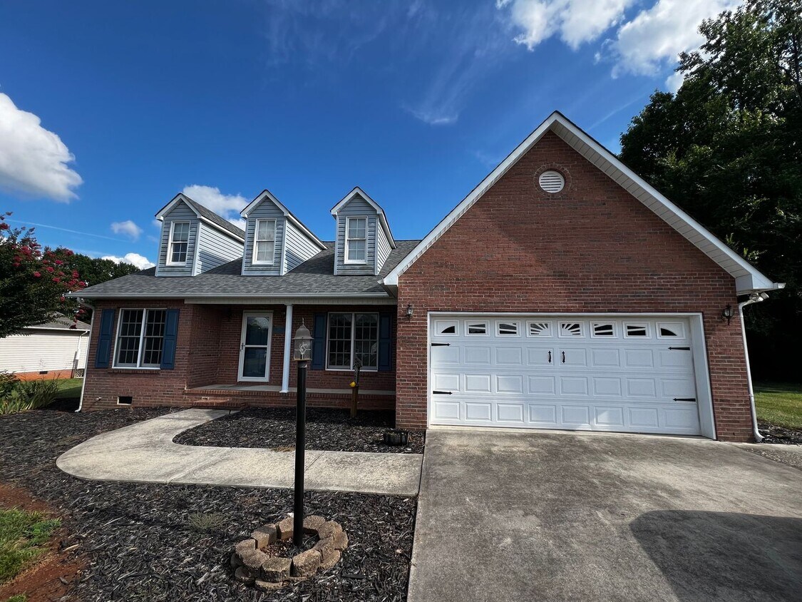 Primary Photo - For Rent Mocksville