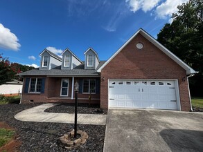 Building Photo - 200 Pepperstone Dr