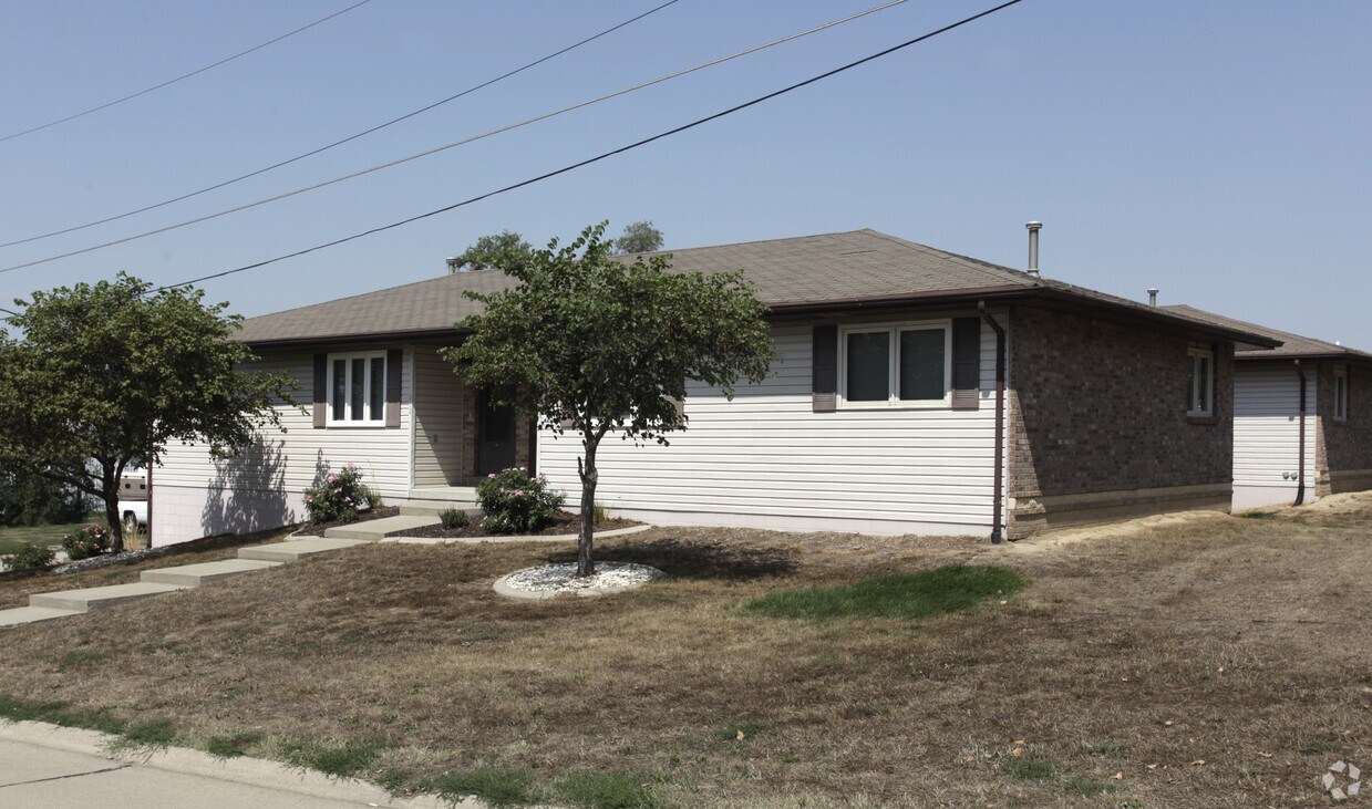 Cedar TownHomes Apartments in Springfield, NE