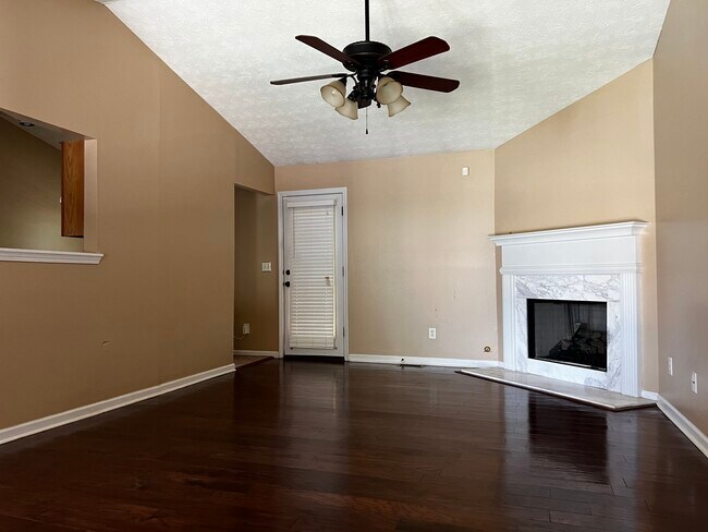 Foto del edificio - 2195 Clayton Ridge