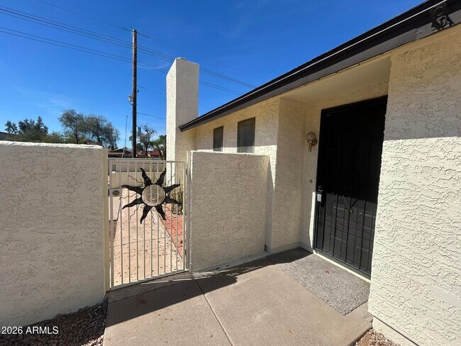 Foto del edificio - 2120 N Yucca Ct