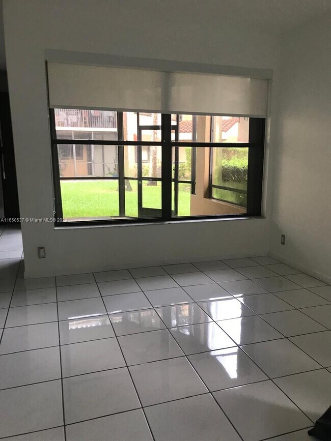 15563 N Miami Lakeway Unit 10717, Miami Lakes, FL 33014 Condo for