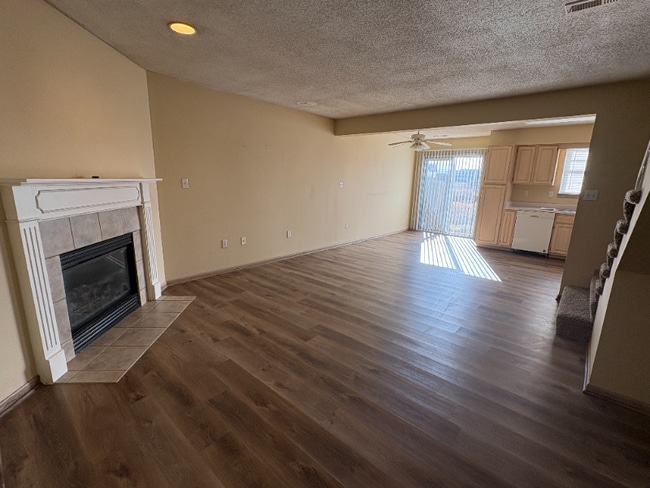 Building Photo - 1244 NW Phelps Dr