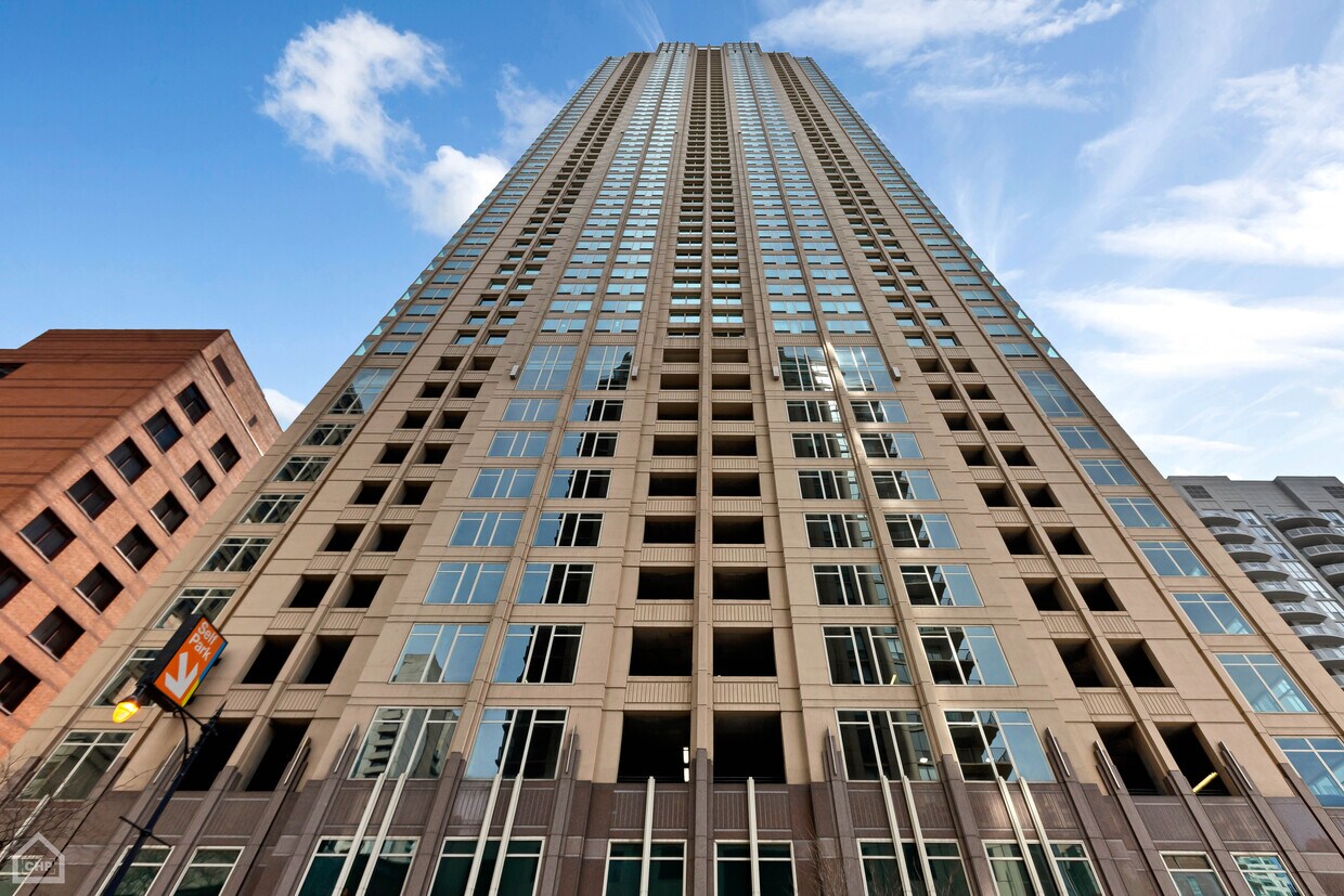 Foto principal - 33 W Ontario St