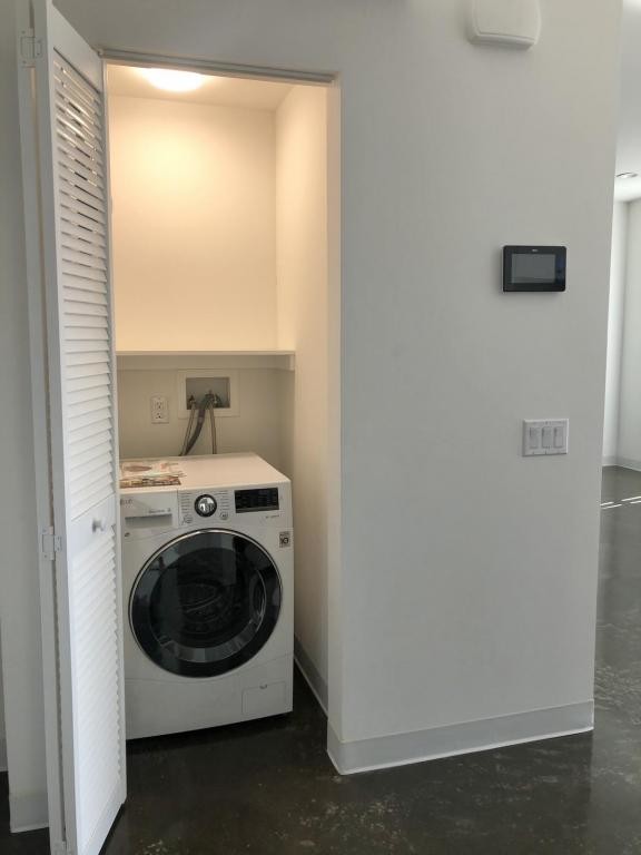 Foto del edificio - 3953 First Ave #204