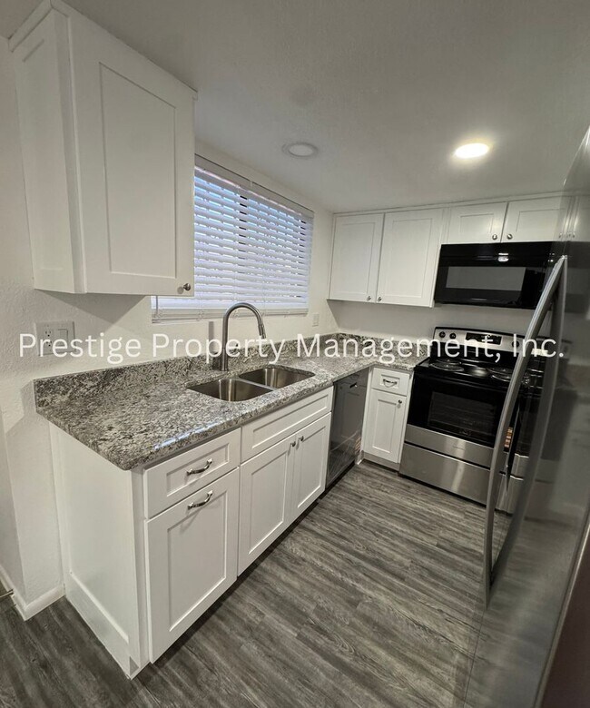 Foto del edificio - Newly Remodeled Southwest Gem W/ Pool