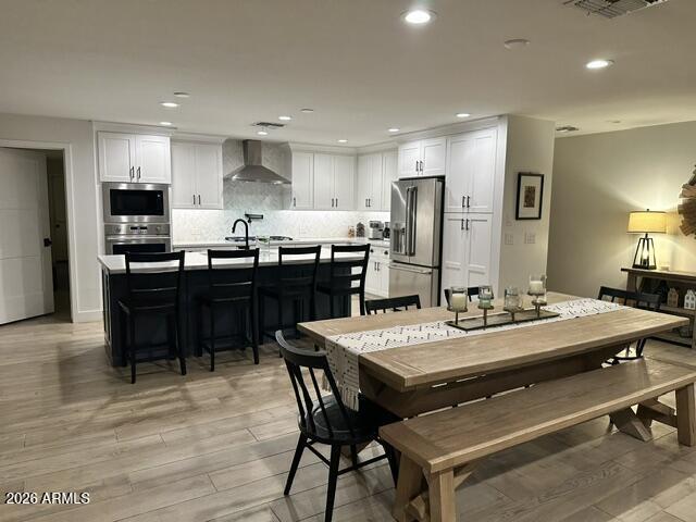 Building Photo - 301 E Royal Palm Rd