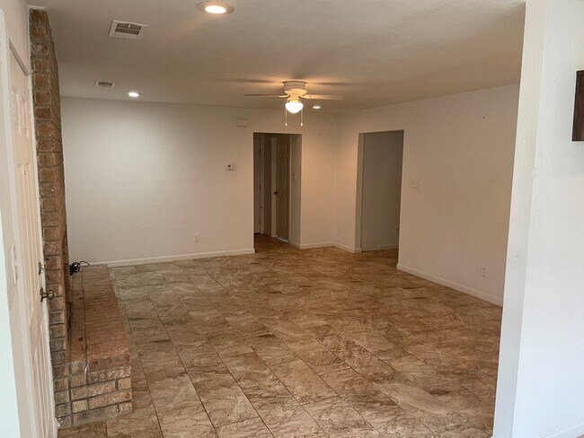 Foto del edificio - 1548 E 52nd St