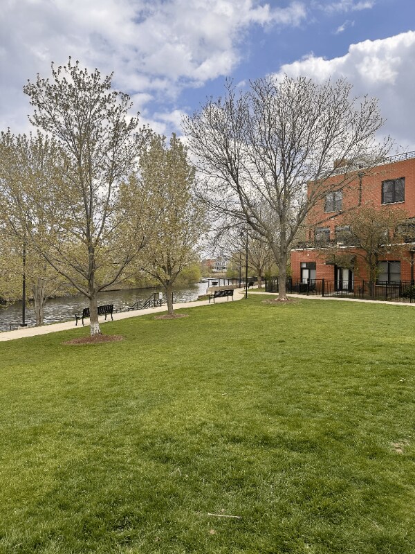Foto del edificio - 2948 N Riverwalk Dr