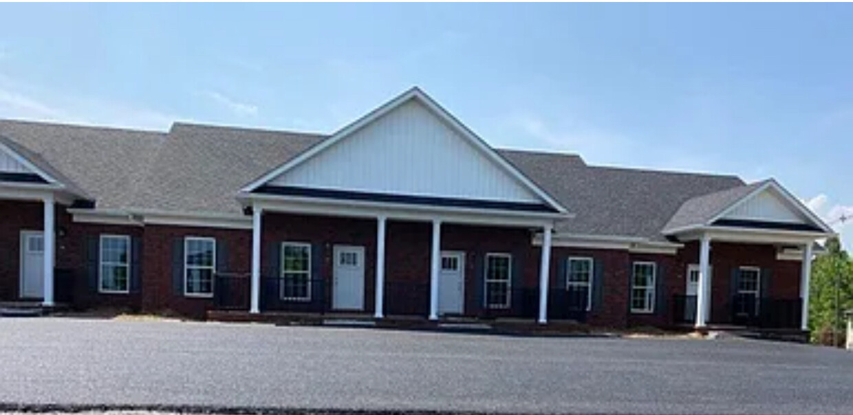 Building Photo - Muddy Springs 10 Plex