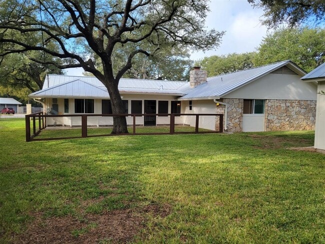 Building Photo - 4012 Hyridge Dr